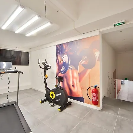10 Fitness Cinema Apartment